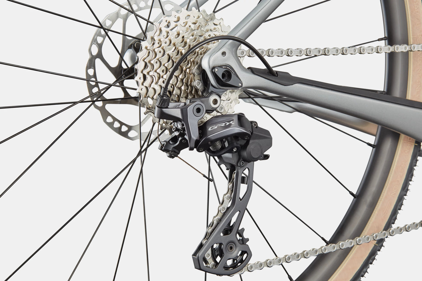 Vélo gravel électrique Cannondale Synapse Neo AllRoad 2 taille M gris